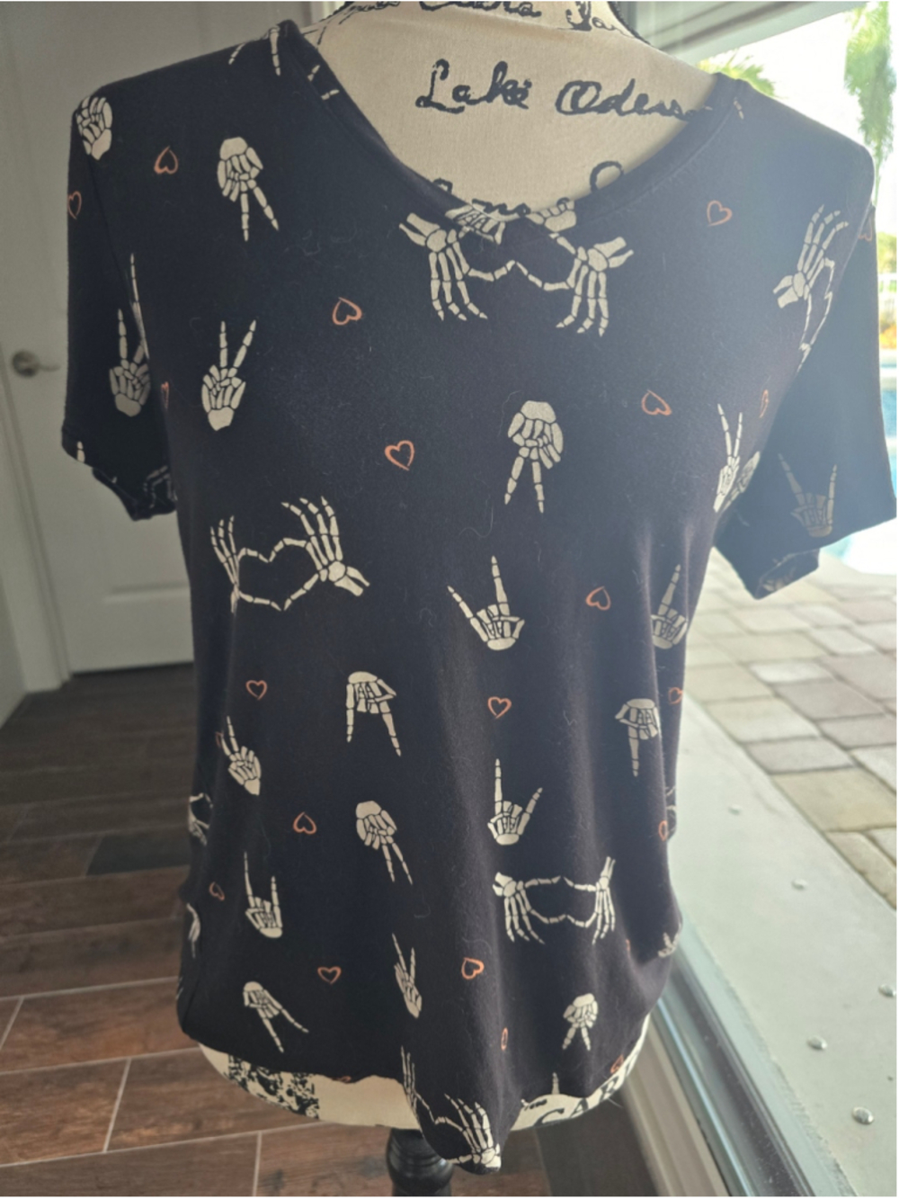 Halloween Shirt with Skull Hands and Hearts. NWOT Size M